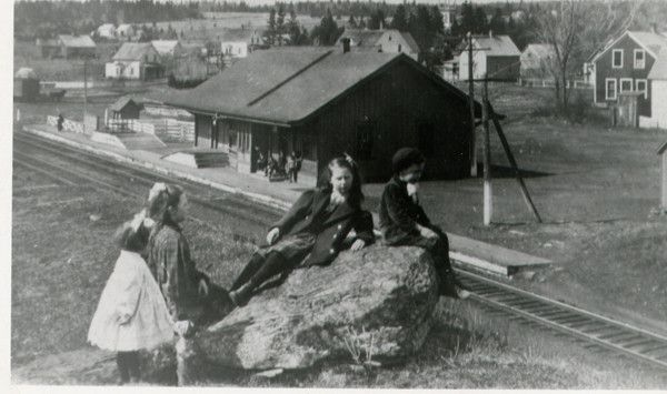 Overlooking Hopewell Station 402
